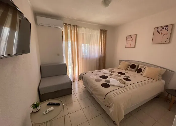 Apartments Mira